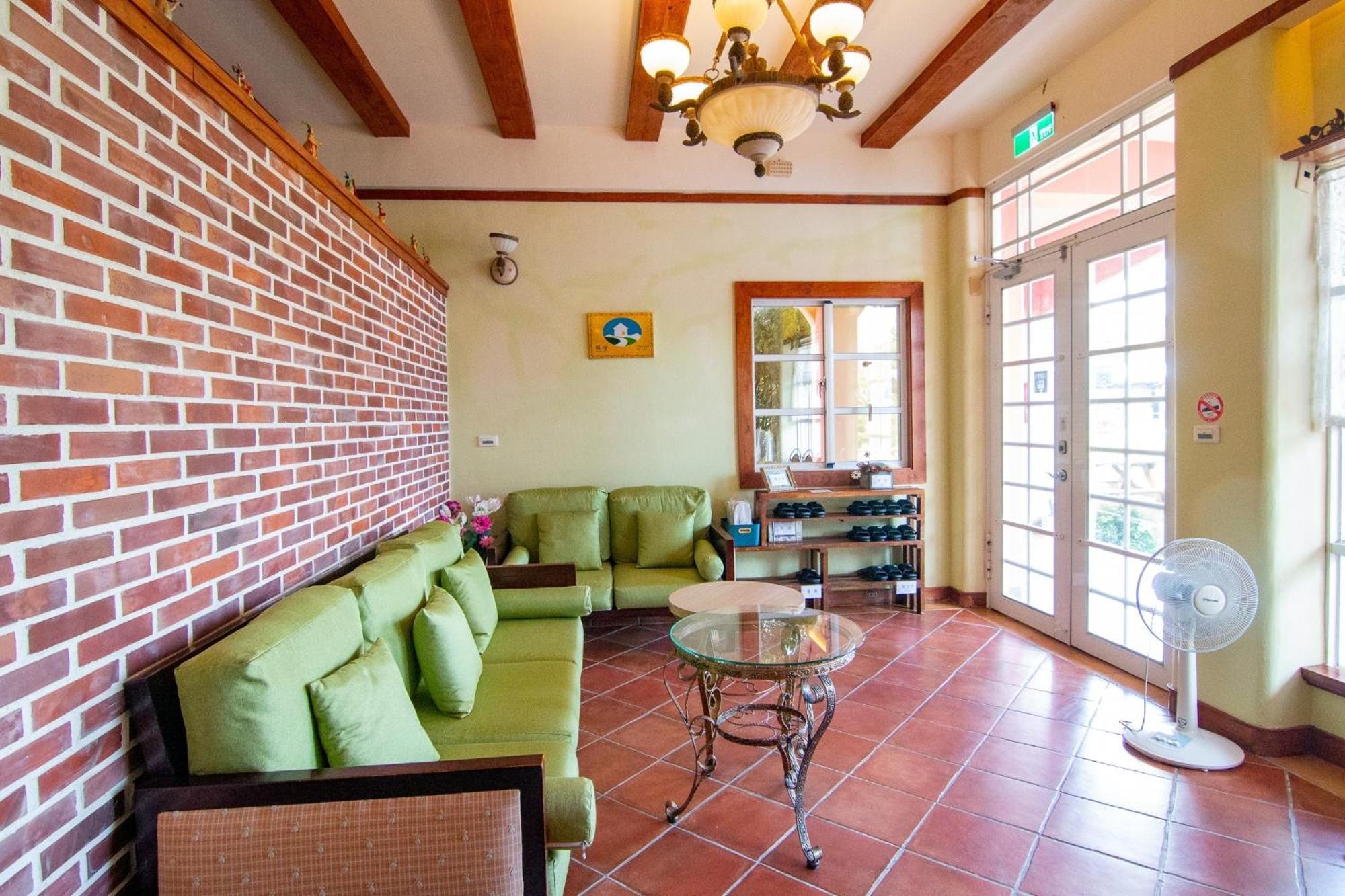 Bed and Breakfast Kenting Avignon Heng-ch'un Exterior foto